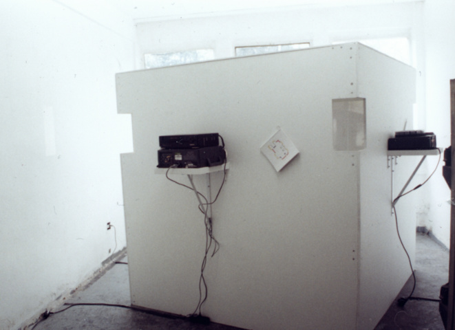 "Wohnmaschine" (Unité d'Habitation),
  2002, installation, projection box, 200 × 200 × 200 cm (Kirsten Kötter)