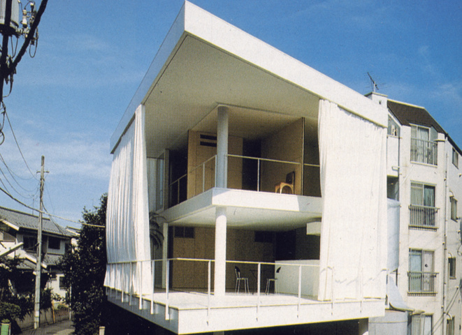 "Wohnmaschine" (Unité d'Habitation), 2002, installation, projection 2:
  'Built utopias' / 'Gebaute Utopien', architecture slides (Kirsten Kötter)