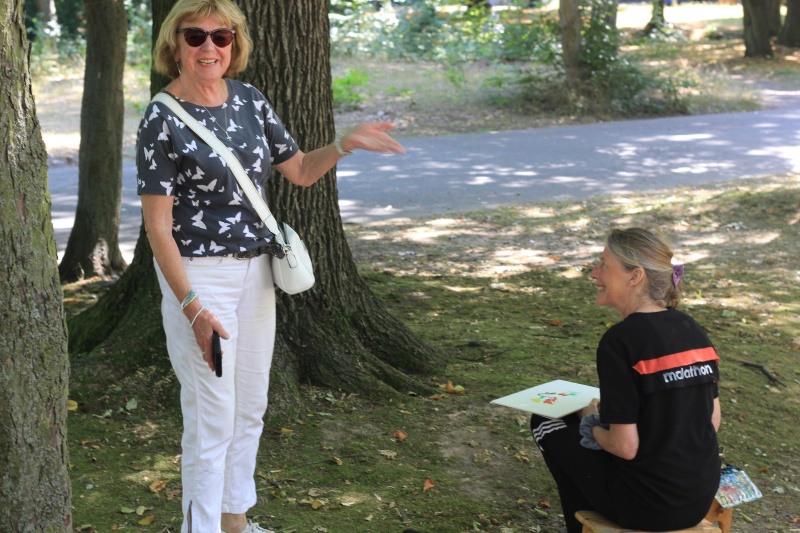 2025-08-20_malathon-chemnitz_23_malen_besucherin_2890, watercolour, 24 × 32 cm (Kirsten Kötter)